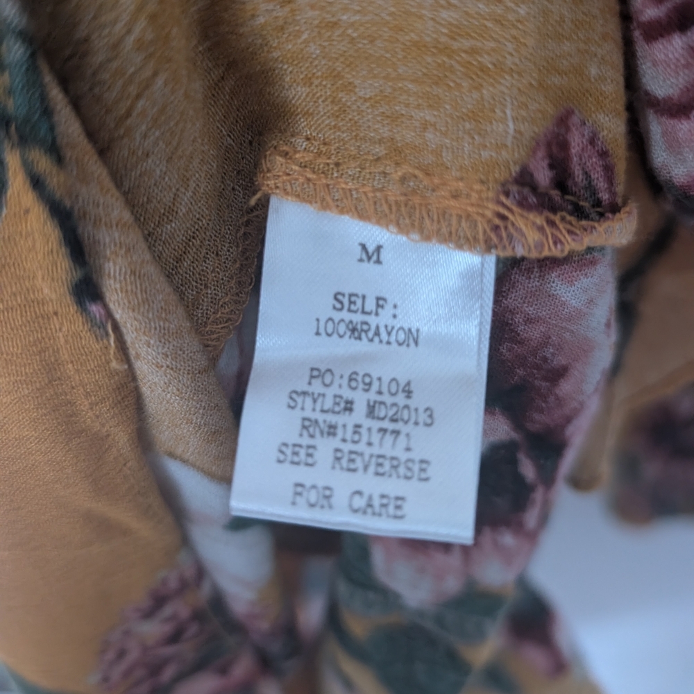 Le Lis Yellow Floral Long Sleeve V Neck Dress‎ - Picture 3 of 4